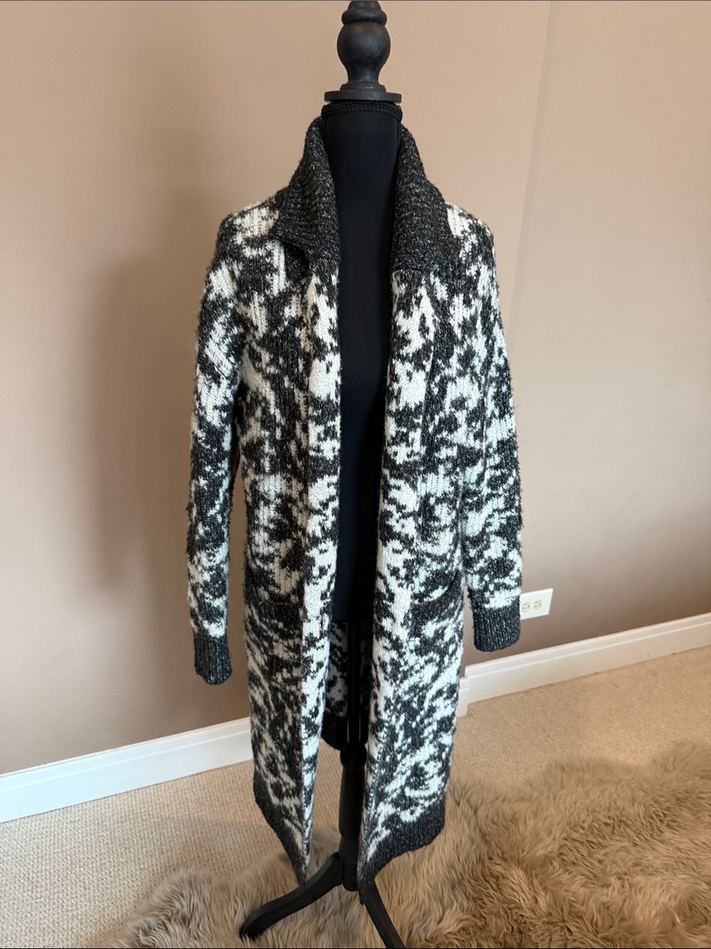 John + Jenn Black and White Patterned Long Knit Coatigan